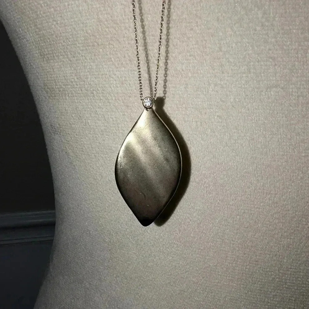 2/$10 LOFT Long Golden Leaf Necklace - Picture 3 of 4